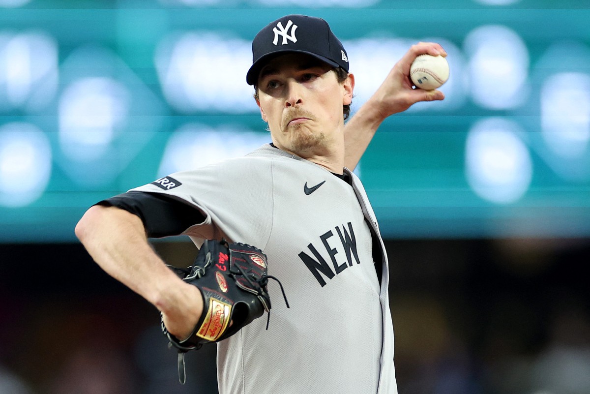 MLB》簽名到一半突然被塞一頂大都會帽　洋基王牌面癱丟掉