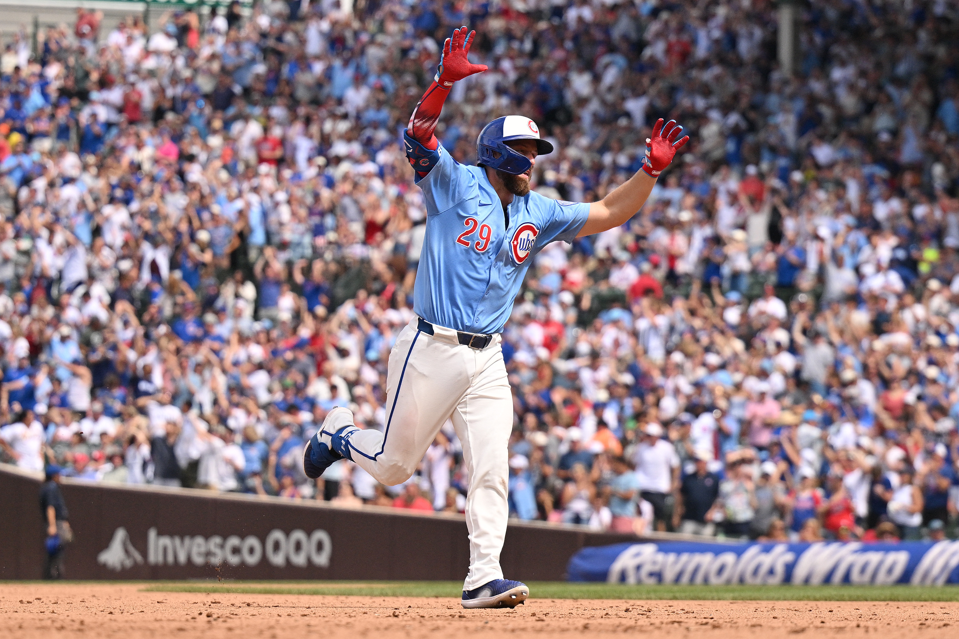 MLB》不再是世仇？　布許炸裂「紅雀大叔把球送給小熊女球迷」